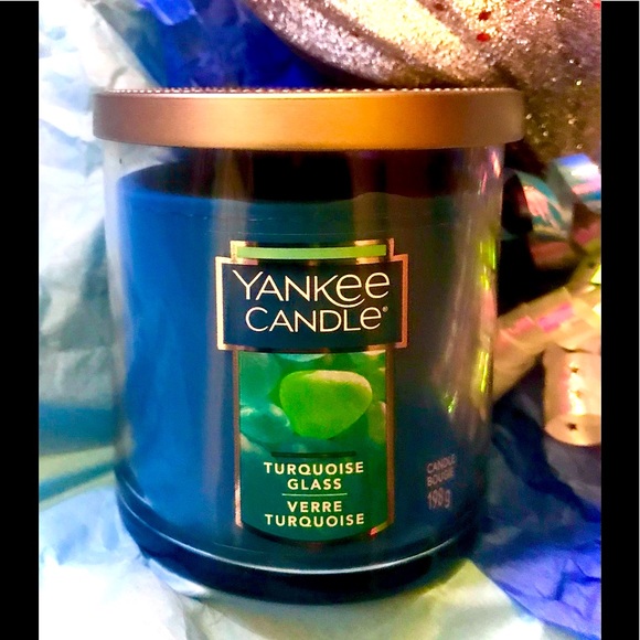 One Turquoise Glass tumbler Candle Yankee - Picture 1 of 2